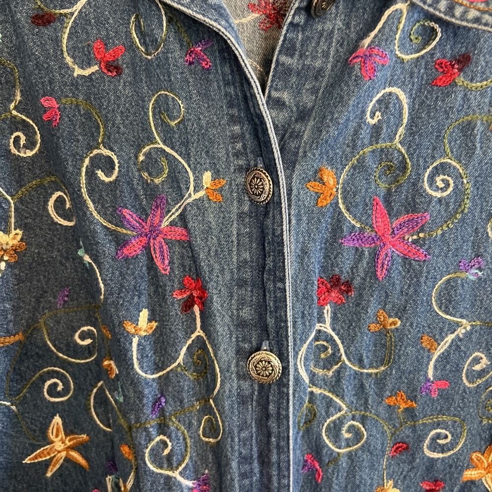 Life Style Women's‎ Floral Embroidered Denim Jacket Sz Large Casual Button Up - Picture 4 of 6